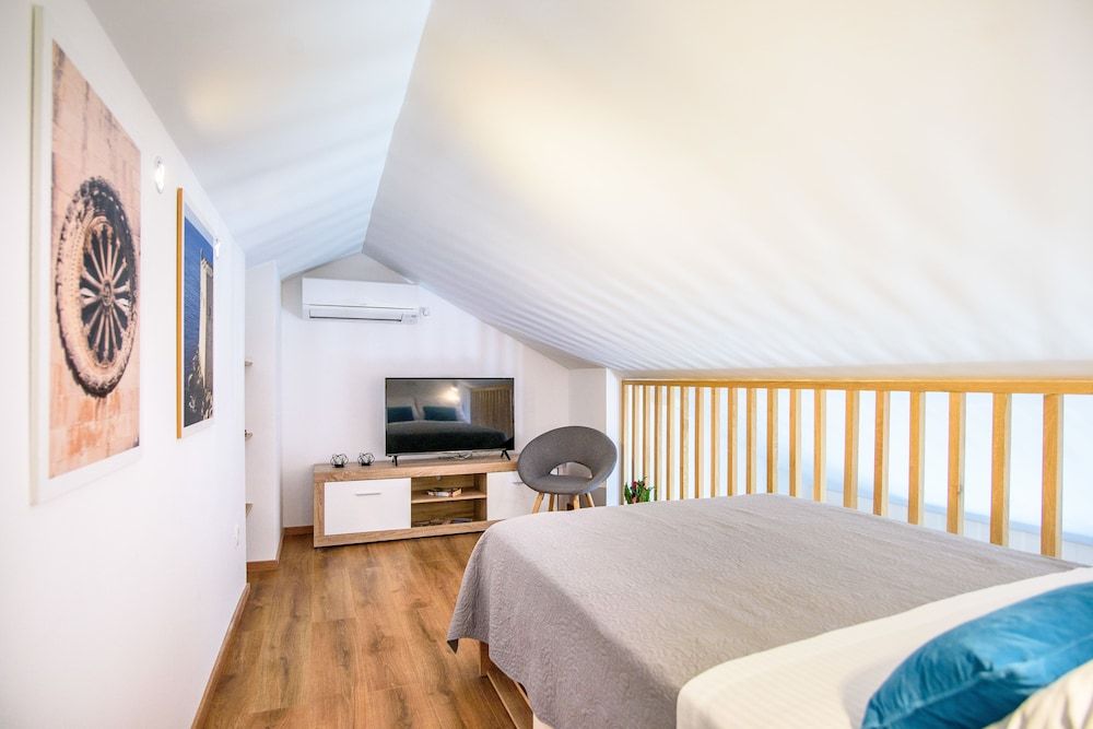 California Apartments III Deluxe Studio Suite, Pool View 4