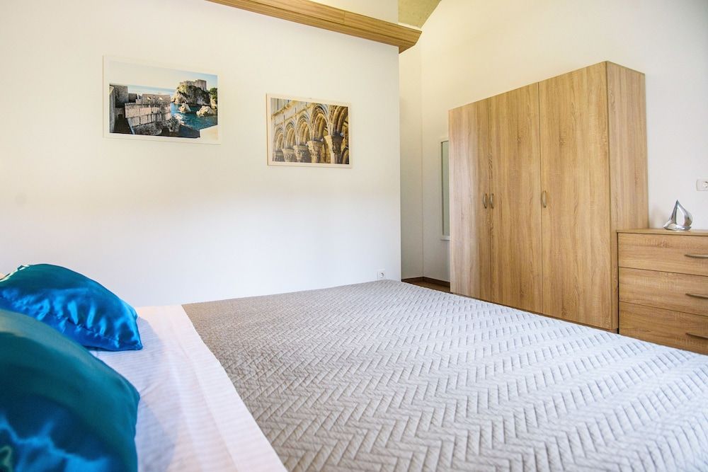 California Apartments III Superior Penthouse, Marina View