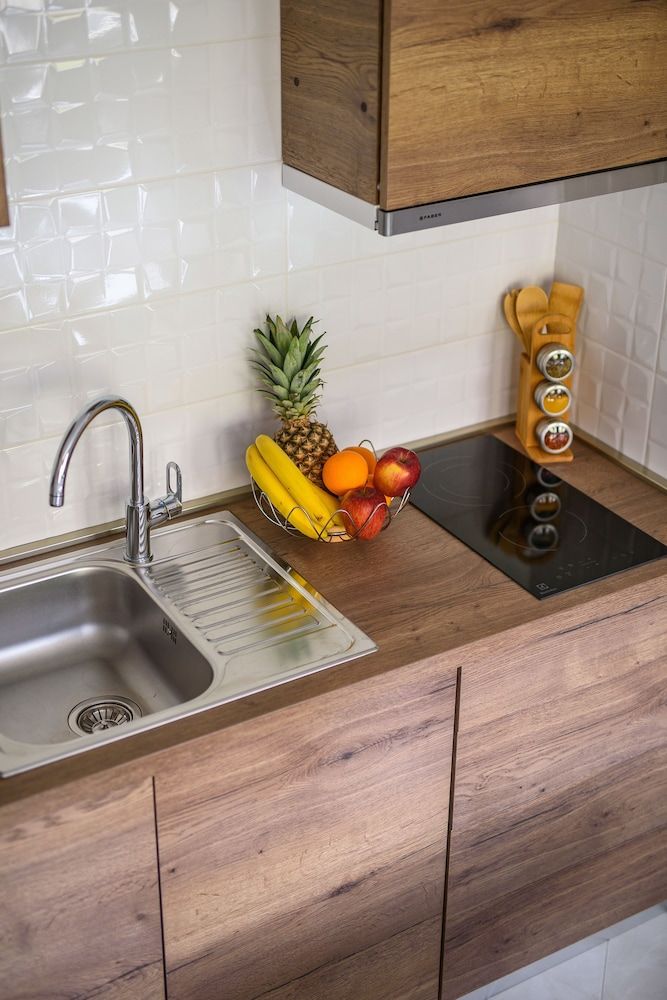 California Apartments III Deluxe Studio Suite, Pool View 5