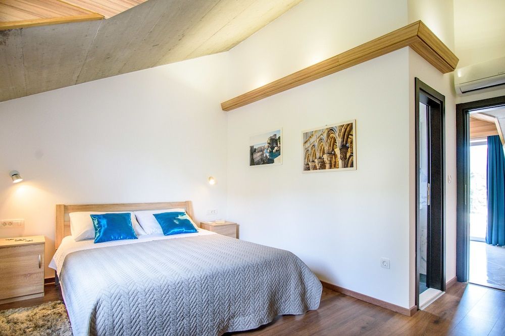 California Apartments III Superior Penthouse, Marina View 3