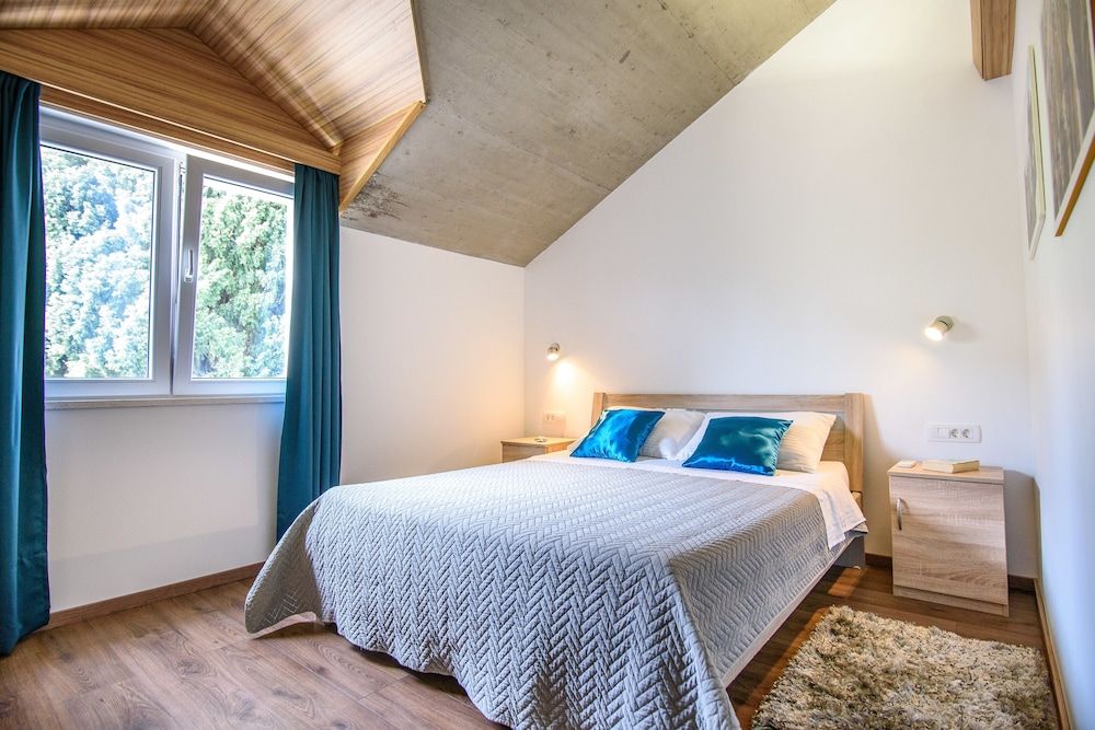 California Apartments III Superior Penthouse, Marina View 2