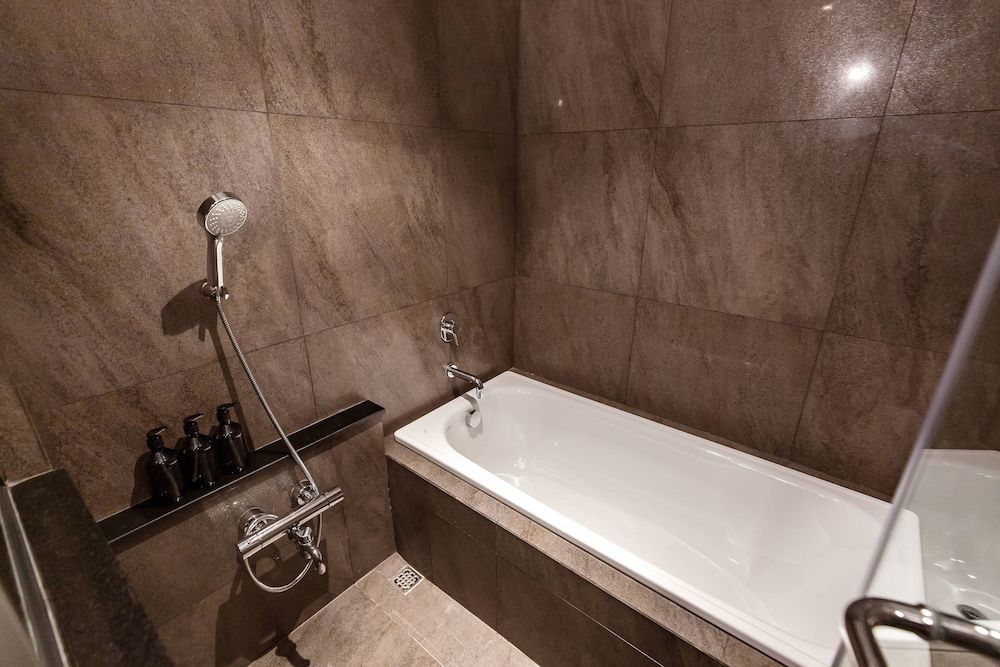 Isoras Cikarang Twin Room, Smoking 3