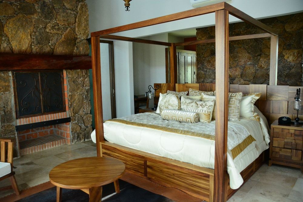 Presidential Room, 1 King Bed, Non Smoking, Garden View