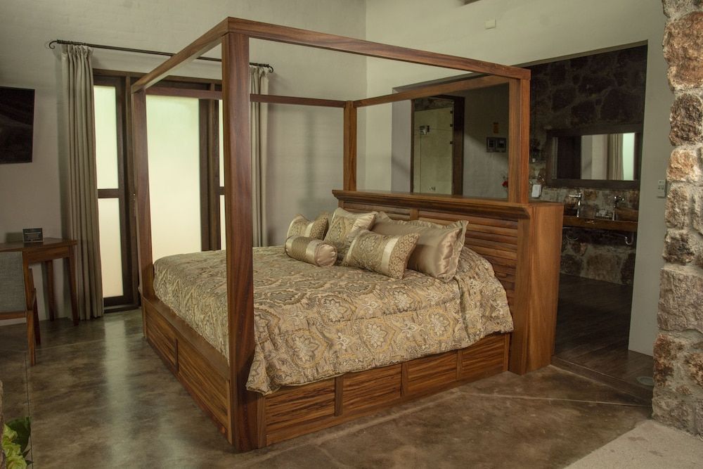 Deluxe Room, 1 King Bed, Non Smoking, Garden View