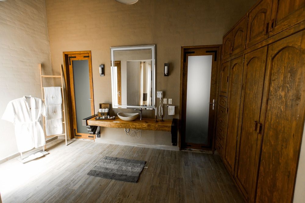 Exclusive Suite, 1 King Bed with Sofa bed, Non Smoking, Garden View