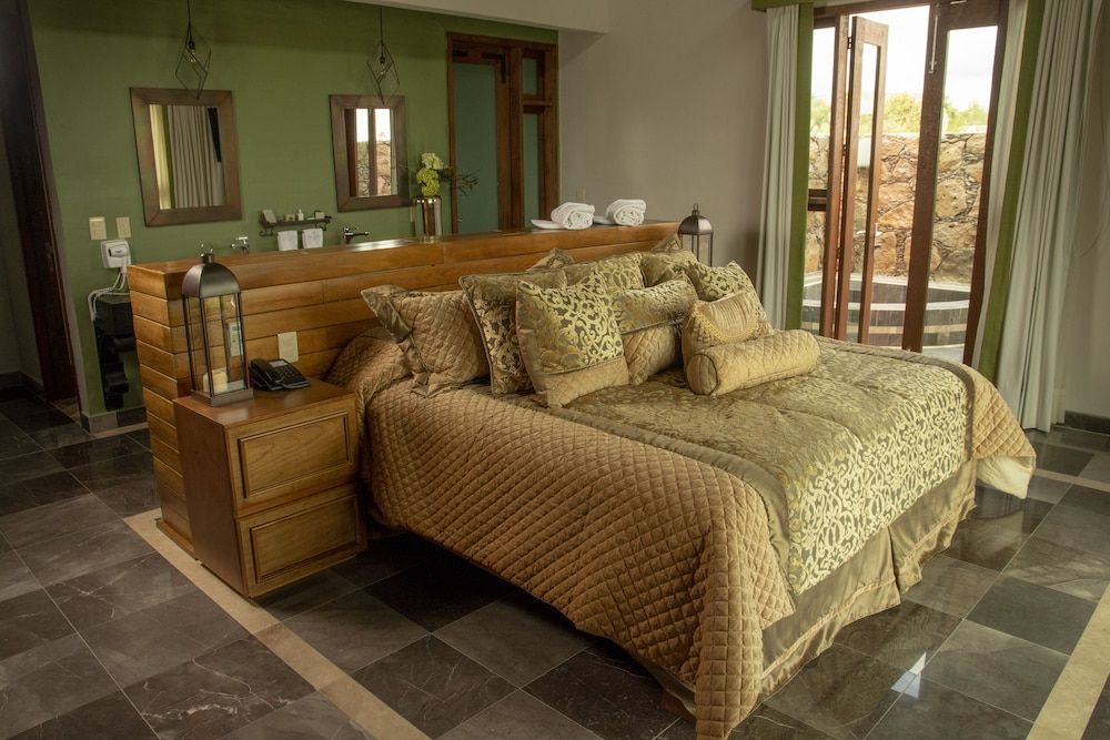 Premier Suite, Multiple Beds, Non Smoking, Garden View