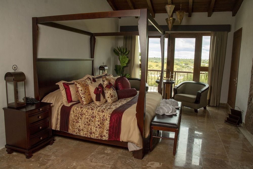 Junior Suite, Multiple Beds, Non Smoking, Garden View