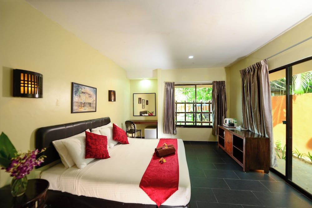 Coconut Beach Villa Langkawi Pool Private Villa - semi open bathroom - shared pool 8