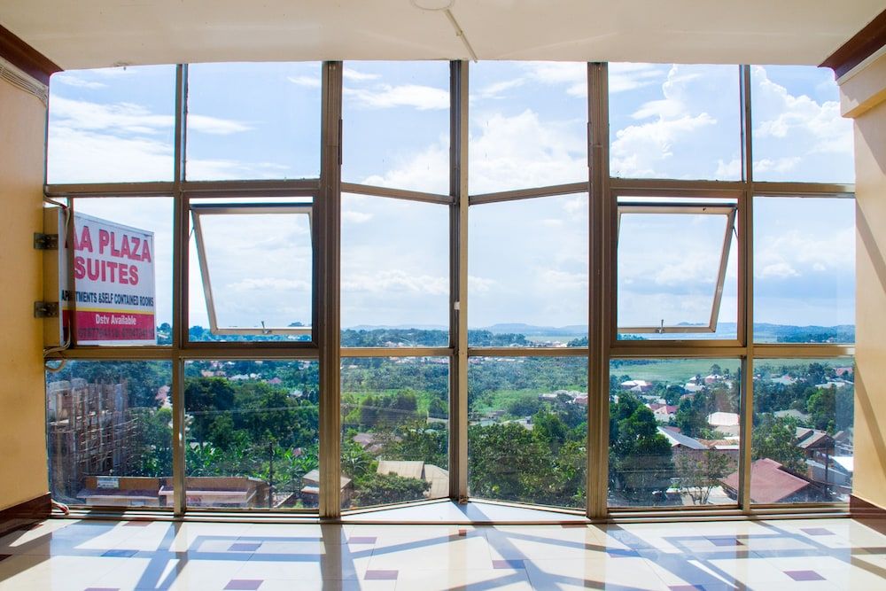 Airport Hotel Kampala - Entebbe Presidential Apartment, Kitchen, Lake View 8