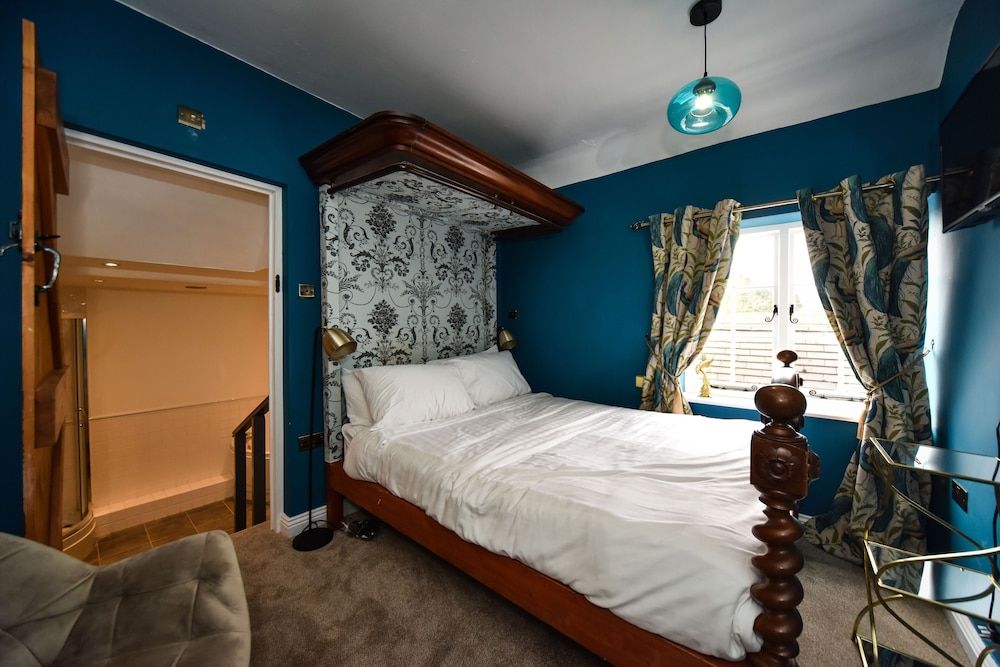 The Bear Inn Superior Room 4