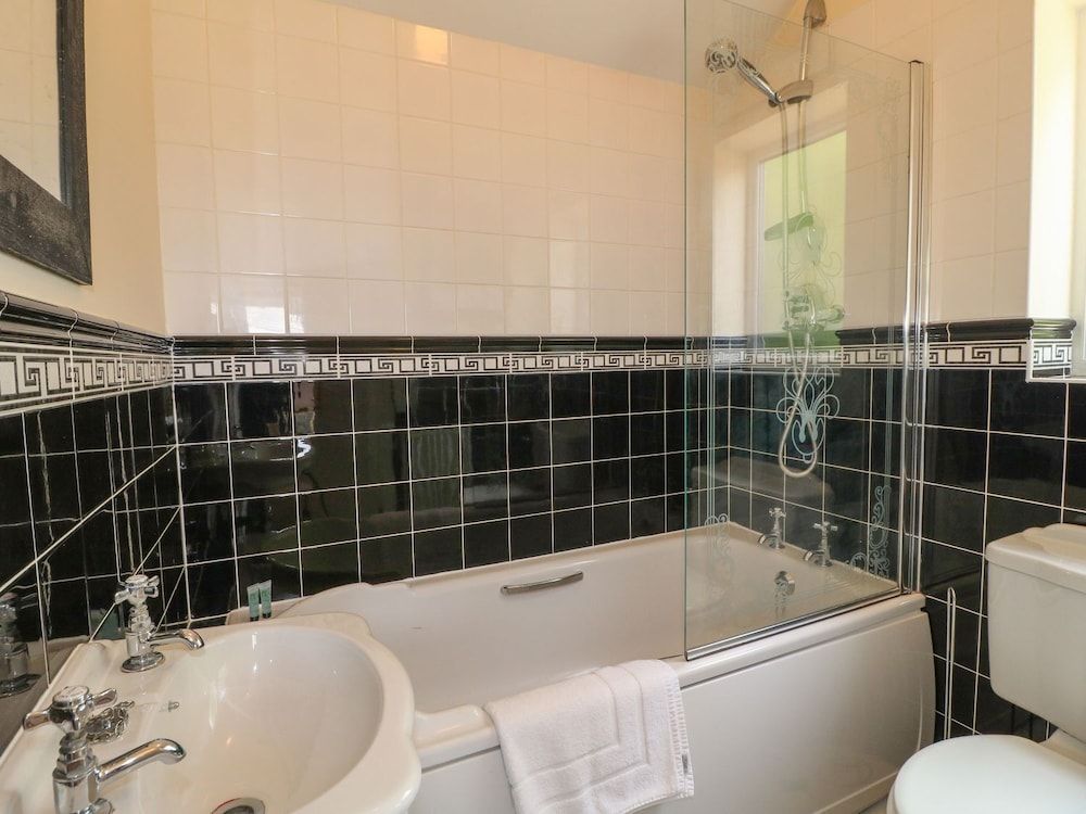 The Bear Inn Cottage 10