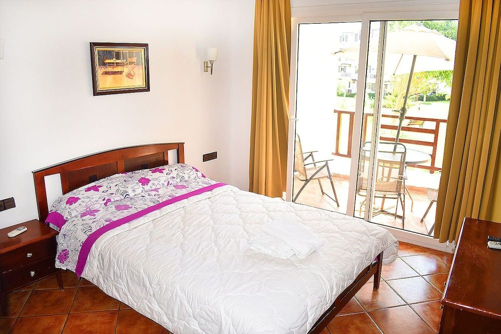 Double Room, 1 Queen Bed, Pool View