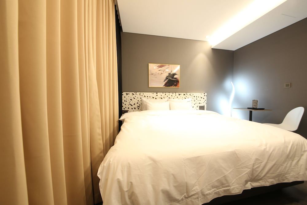 Zam 101 Hotel Standard Room 7