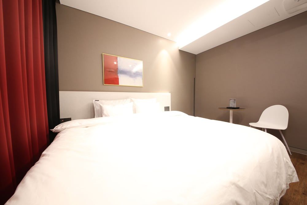 Zam 101 Hotel Standard Room 9