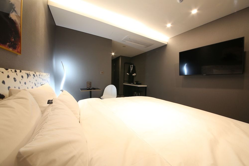 Zam 101 Hotel Standard Room 6