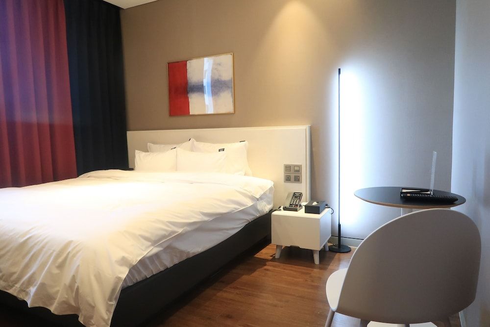 Zam 101 Hotel Standard Room 12