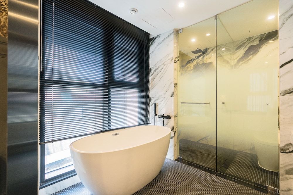 The May Hotel Deluxe Double Room 15