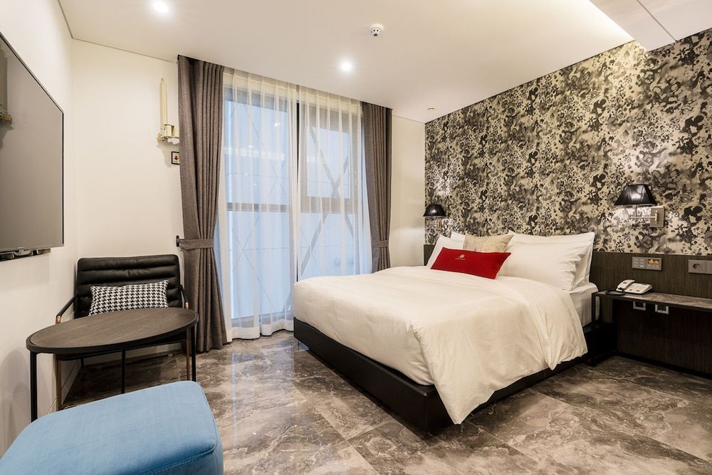 undefined The May Hotel 10