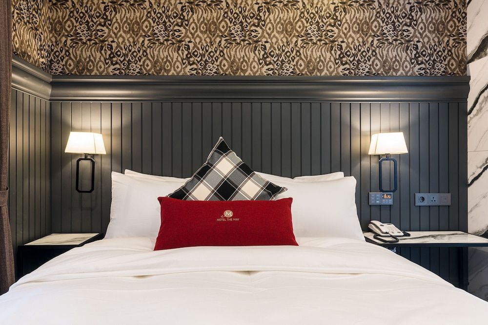 The May Hotel Deluxe Double Room 4