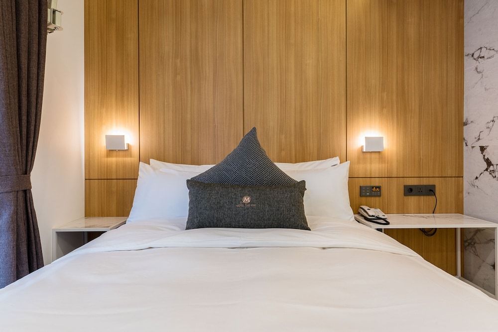 The May Hotel Deluxe Double Room 5