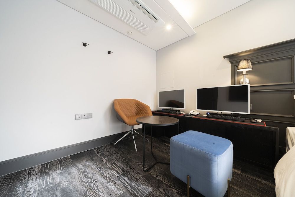 undefined The May Hotel 6