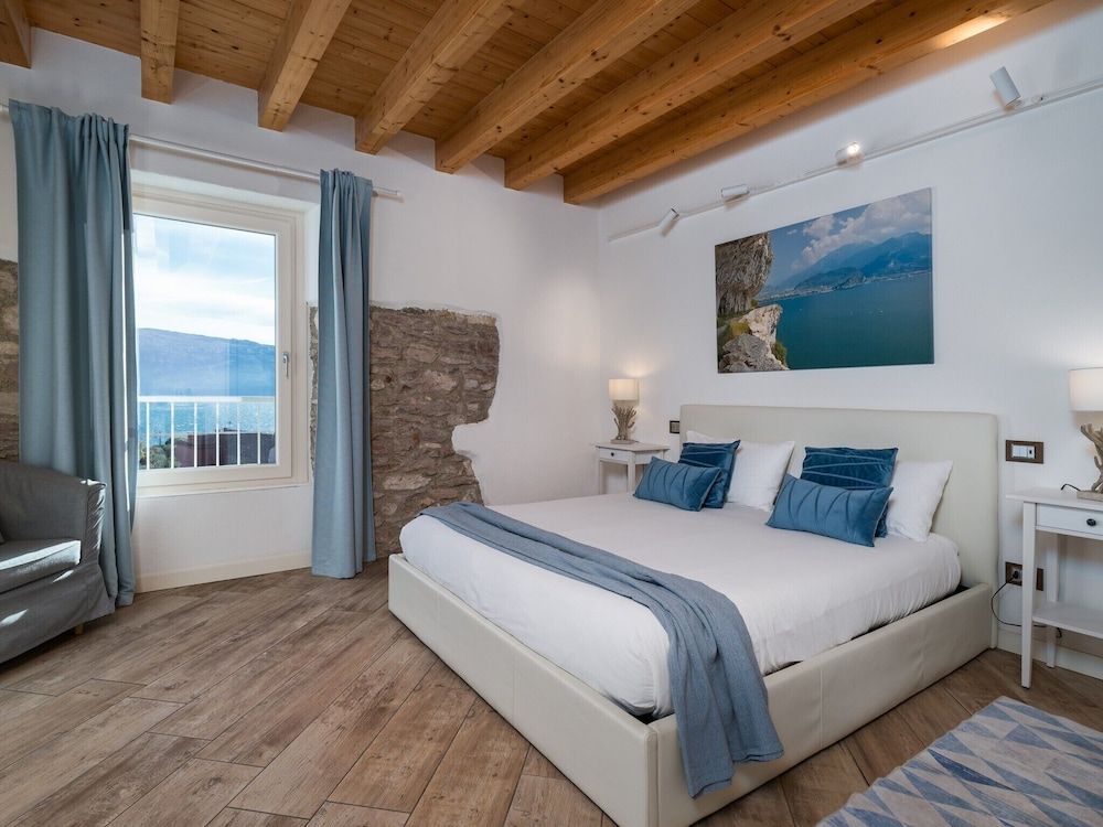 Vista Lago Classic Double Room (El Lac) 3