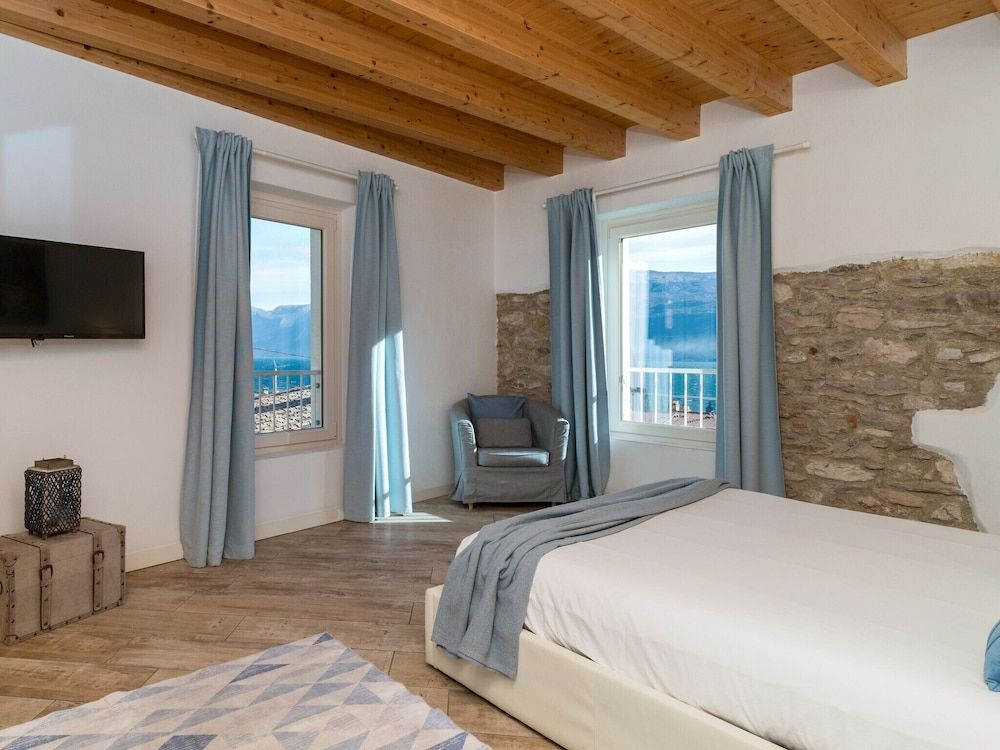 Vista Lago Classic Double Room (El Lac) 2