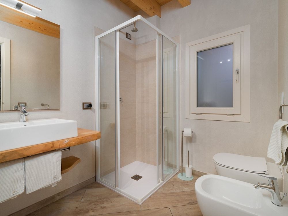 Vista Lago Double Room (Le Bore) 4