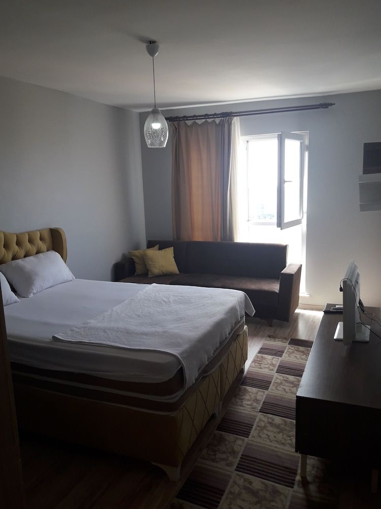 undefined Rental Suit 5