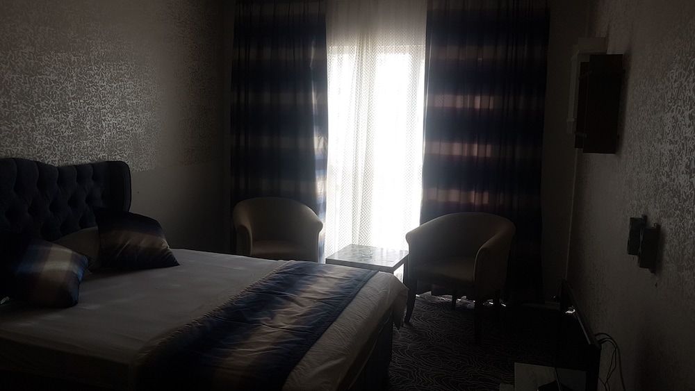 undefined Rental Suit 4