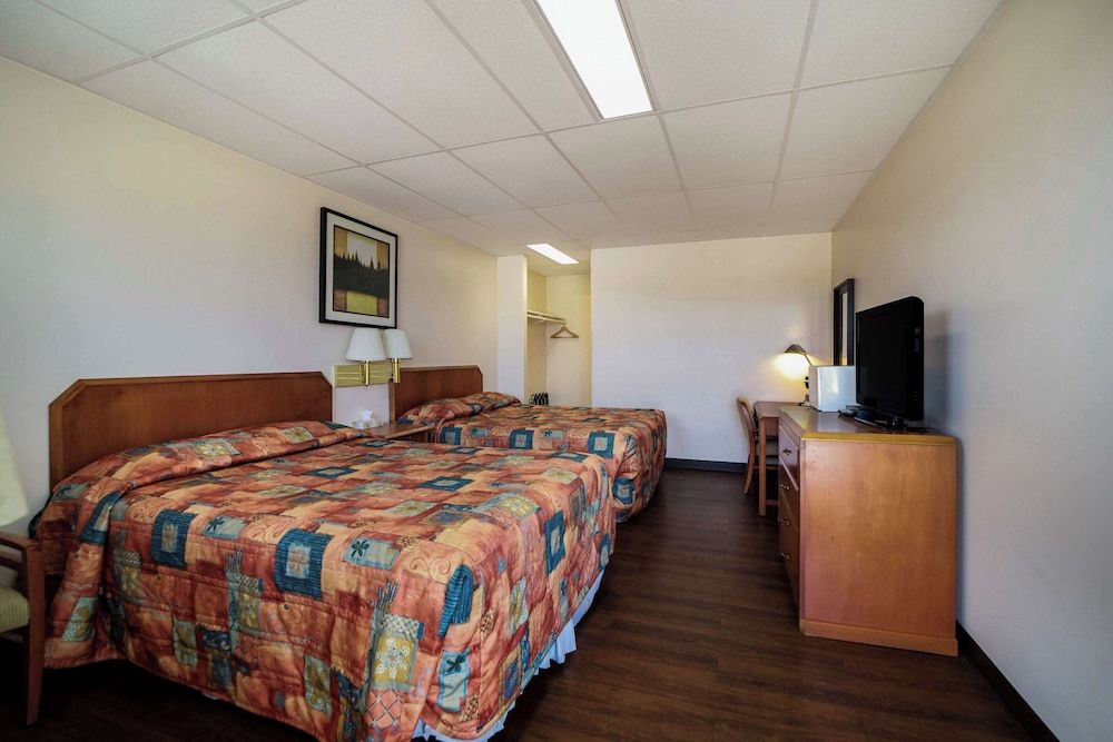 Room, 2 Queen Beds, Non Smoking