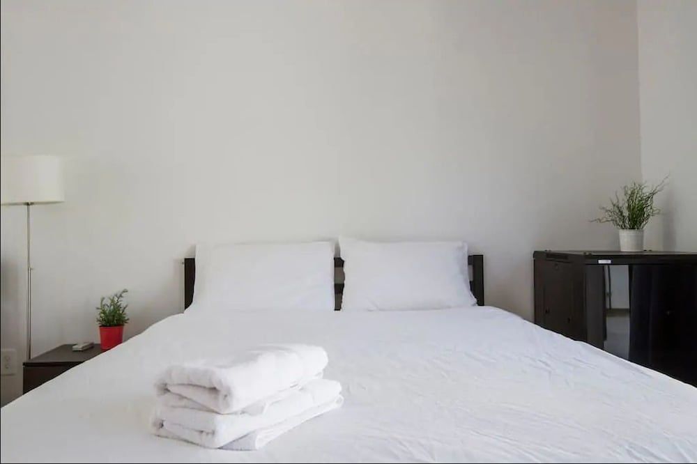 Airport Hotel Entebbe Luxury Studio, City View 2