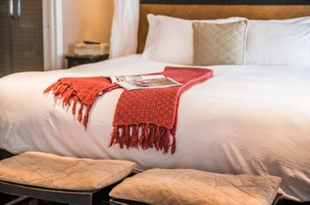 Airport Hotel Entebbe Luxury Studio, City View 3