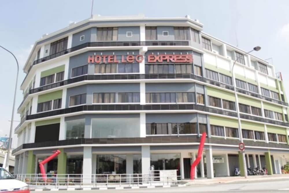 undefined Leo Express Hotel 7