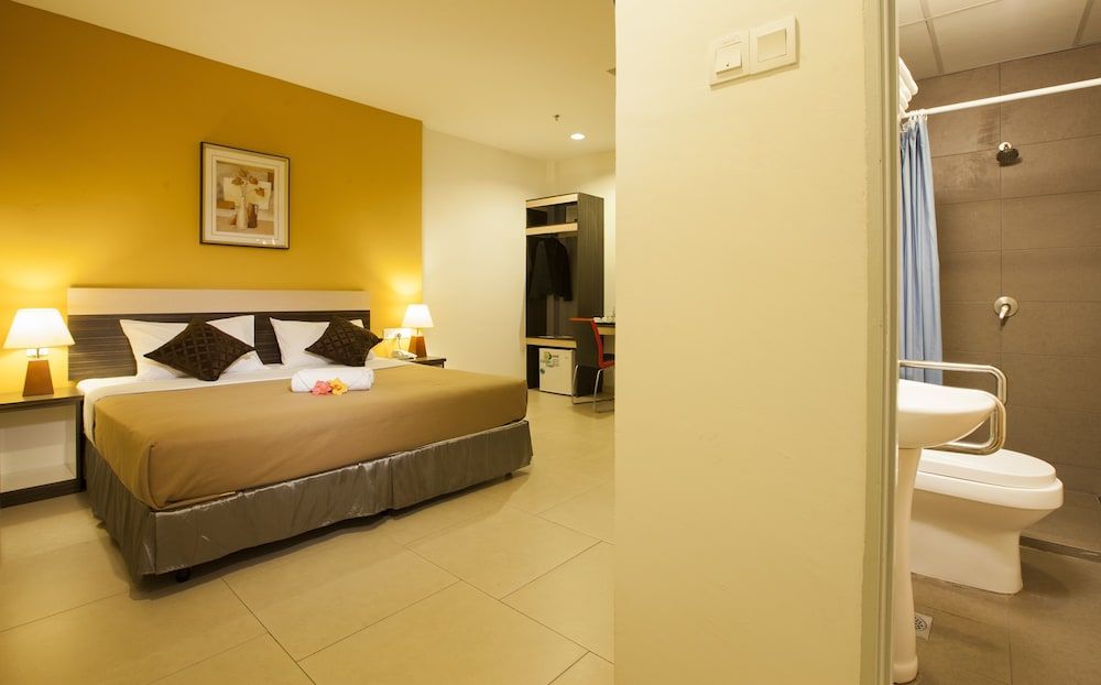 undefined Leo Express Hotel 7