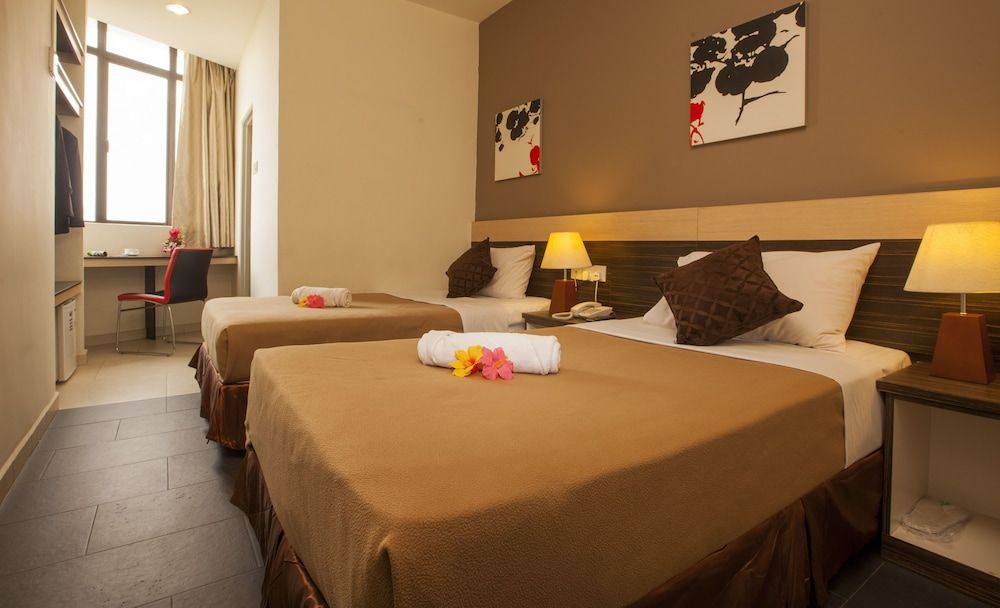 undefined Leo Express Hotel 4