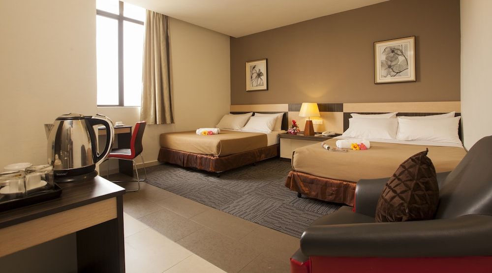 undefined Leo Express Hotel 3