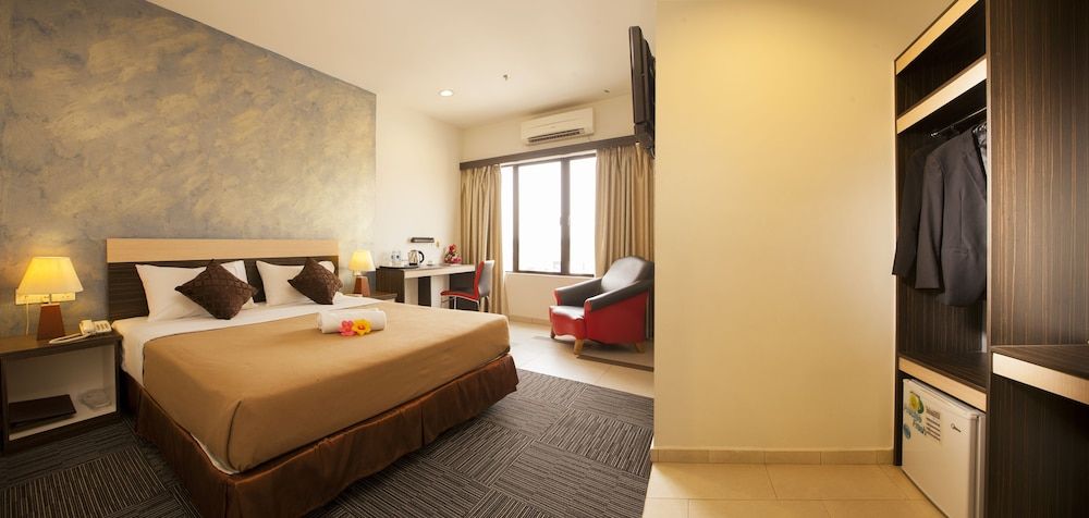 undefined Leo Express Hotel 10