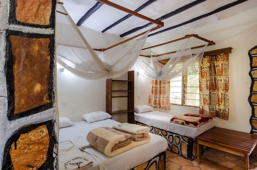 Kingfisher Safaris Resort Hotel Twin Room, Non Smoking 3