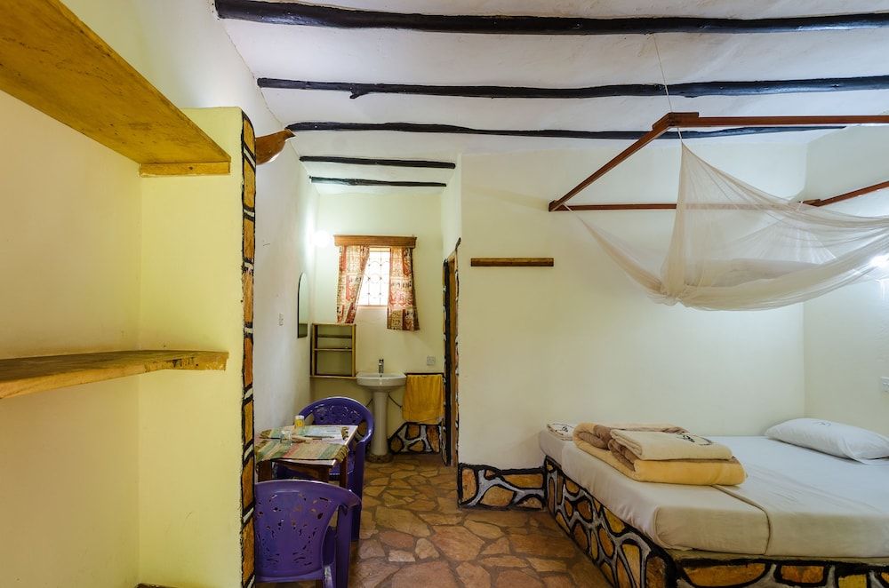 Kingfisher Safaris Resort Hotel Twin Room, Non Smoking 4