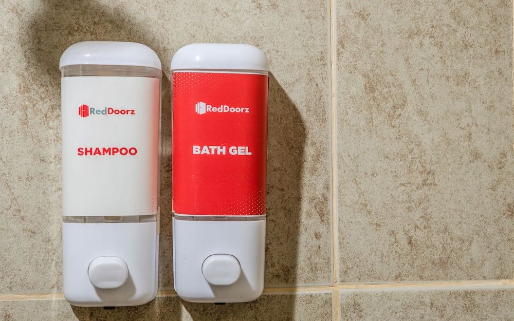 RedDoorz Plus near Rizal Junction Double Room 5