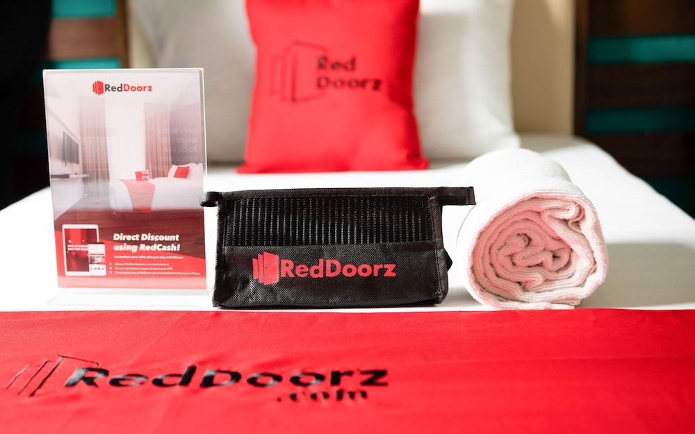 RedDoorz Plus near Rizal Junction Double Room 3