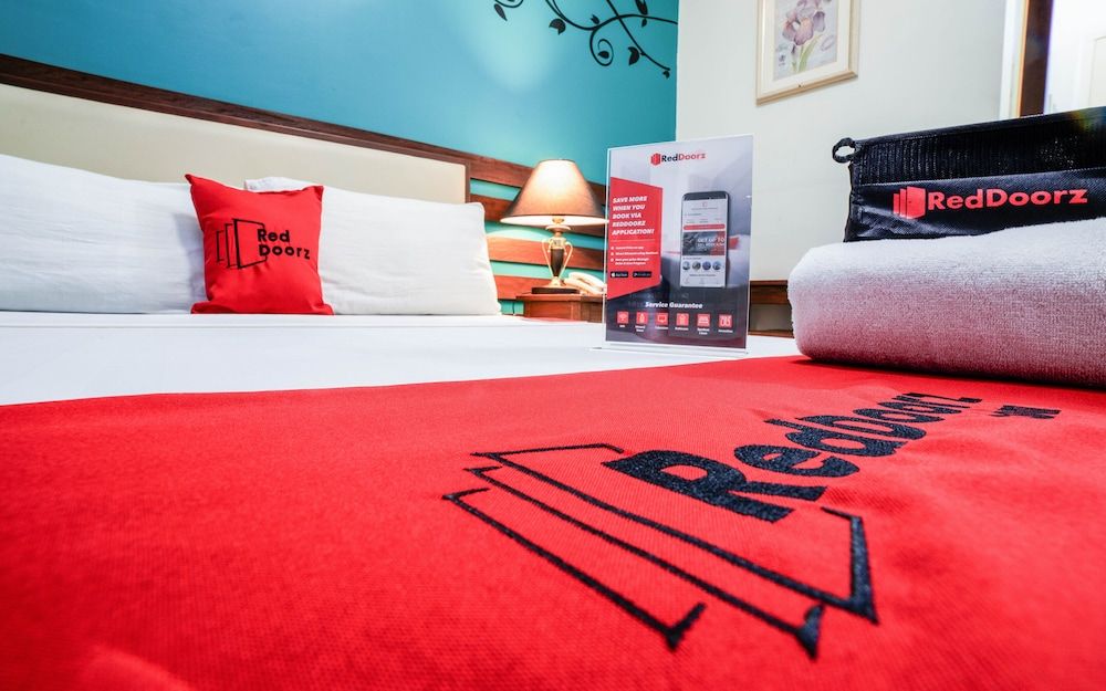 RedDoorz Plus near Rizal Junction Double Room 2