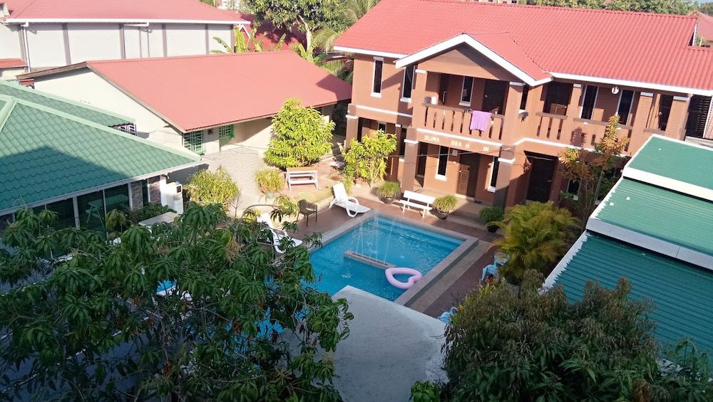 undefined D'Lima Beach Inn 5