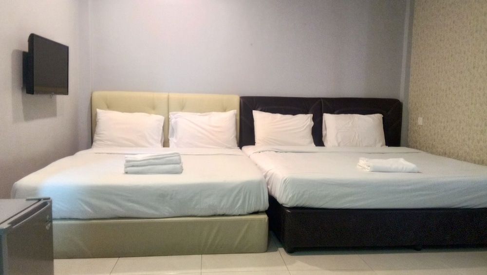 undefined Dlima Beach Inn 8
