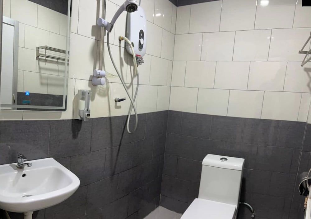 D'Lima Beach Inn Family Room, Garden View 9