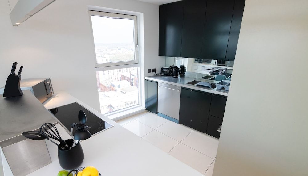 Skyline by Resify City Penthouse, 3 Bedrooms, Kitchen, City View 16