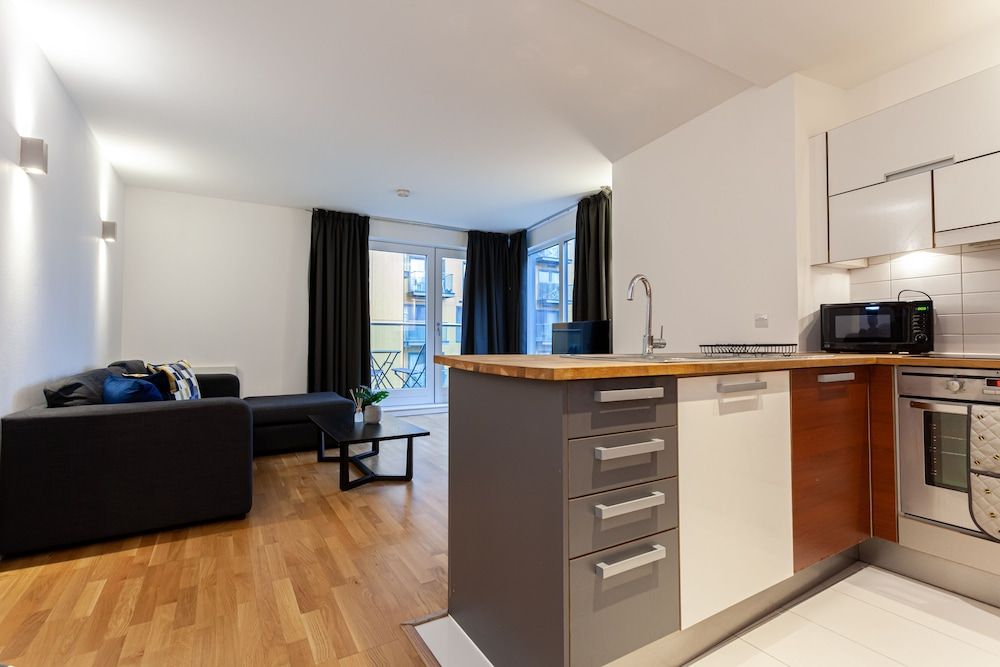 Skyline by Resify City Apartment, 2 Bedrooms, Kitchen, City View 8