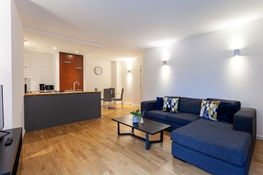Skyline by Resify City Apartment, 2 Bedrooms, Kitchen, City View 10