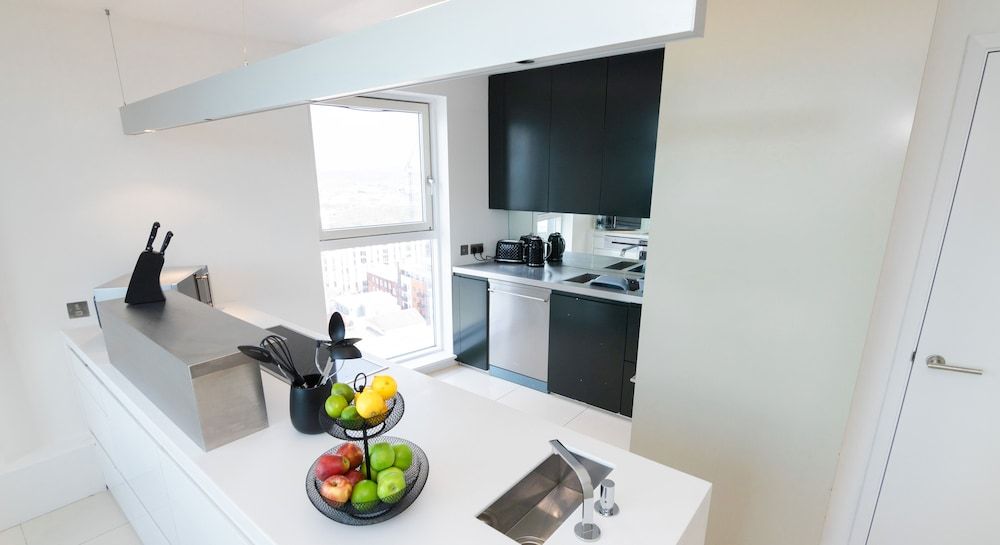 Skyline by Resify City Penthouse, 3 Bedrooms, Kitchen, City View 10